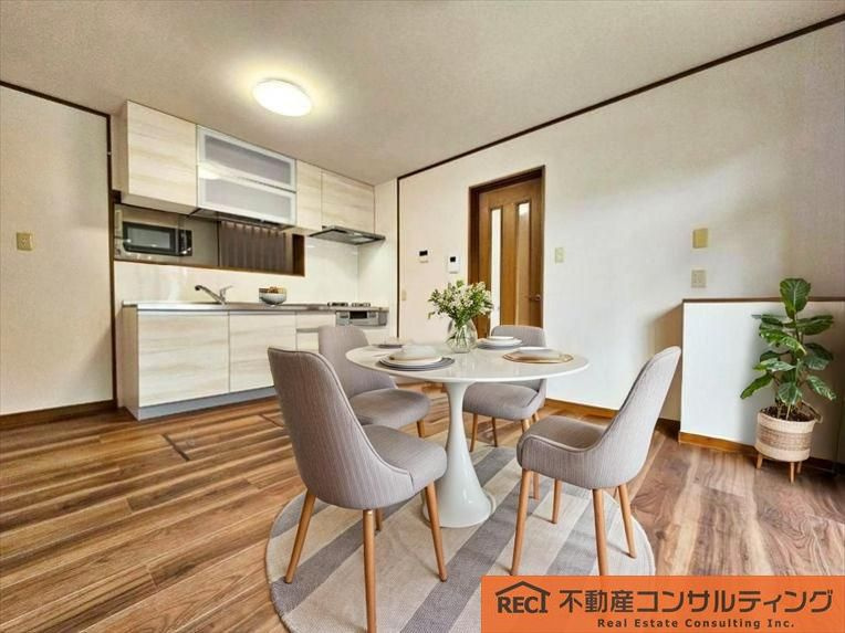 西宮市能登町　中古戸建の居間・リビング|令和7年7月外装・内装リフォーム済み