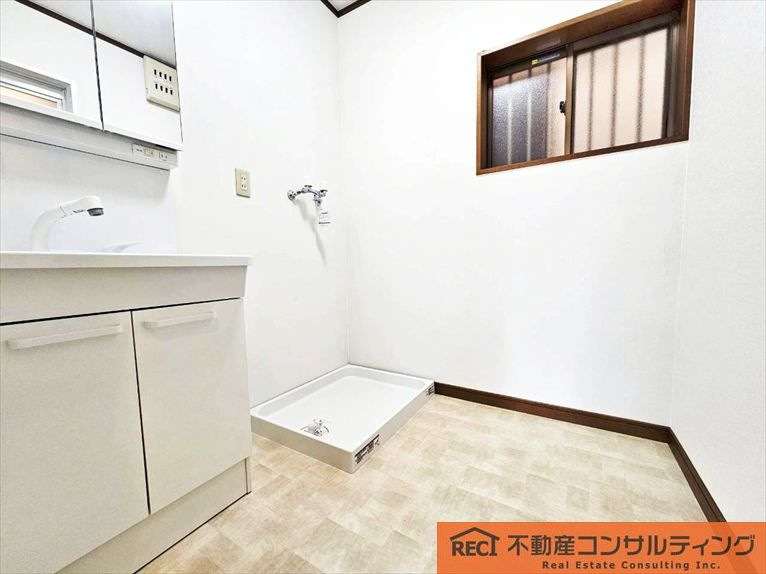 西宮市能登町　中古戸建の独立洗面台