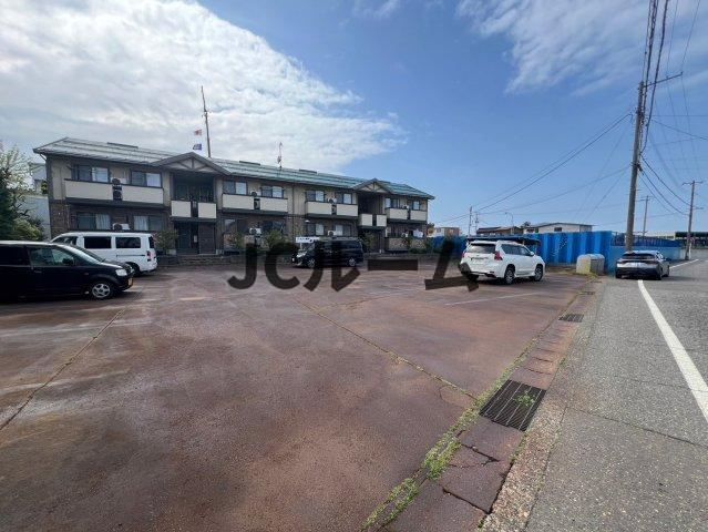 フィルコート新町参番館の駐車場