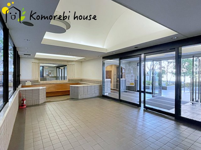 ワコーレロイヤルガーデン北本　E棟のロビー|26.2.21撮影済み