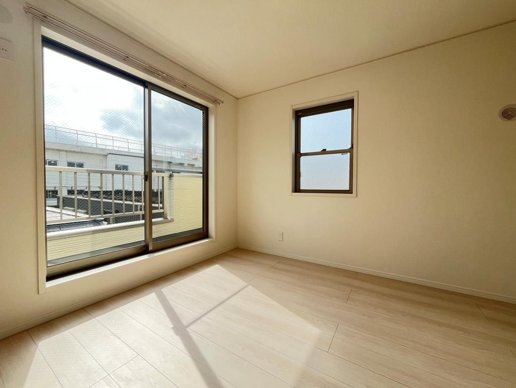 北区岩淵町　中古戸建の居間・リビング|現地ご見学希望・資料請求などお気軽にお問い合わせ下さい！
03-5990-5201