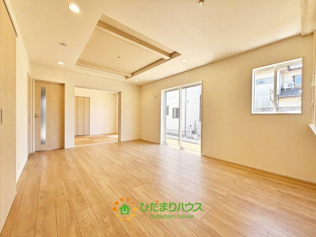 羽生市西５丁目　新築一戸建ての居間・リビング