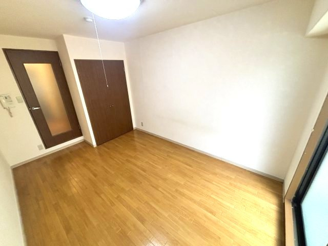 エルマール御影の洋室