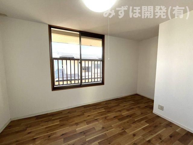 東根市神町南2丁目5-6の洋室|２階中央部分の洋室です。