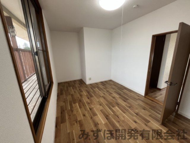 東根市神町南2丁目5-6の洋室|9/2　２階中央部分の洋室です。