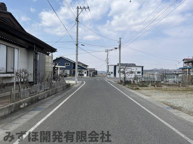 東根市宮崎四丁目6-3の前面道路含む現地写真