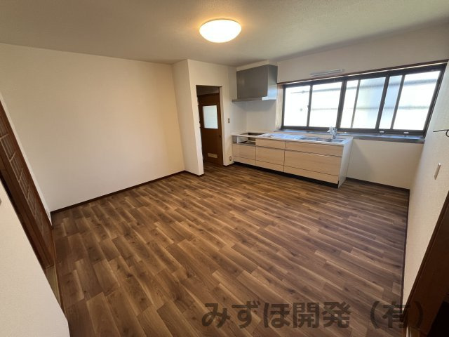 東根市宮崎四丁目6-3のキッチン|ダイニングテーブルを置いても余裕のある広さです。