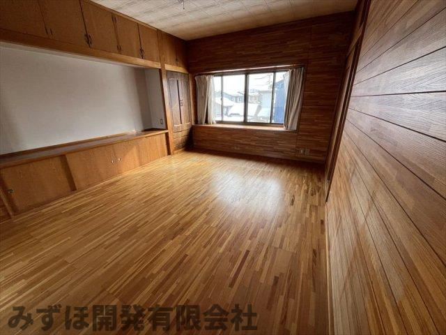 東根市宮崎四丁目6-3の洋室