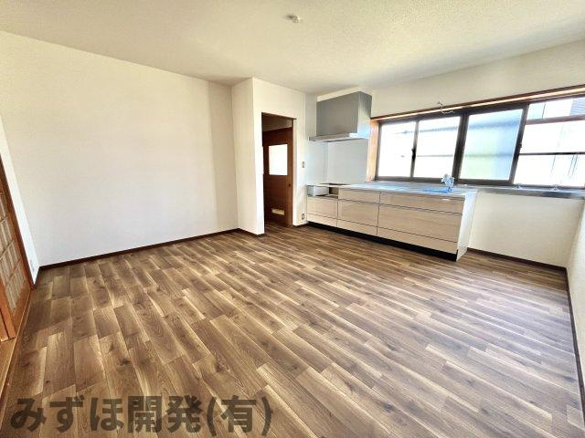 東根市宮崎四丁目6-3のキッチン|ダイニングテーブルを置いても余裕のある広さです。