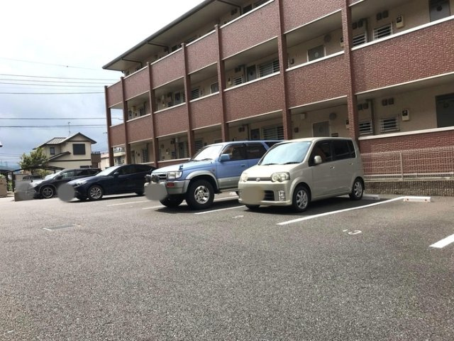 ジェンティーレ ヤマザキの駐車場