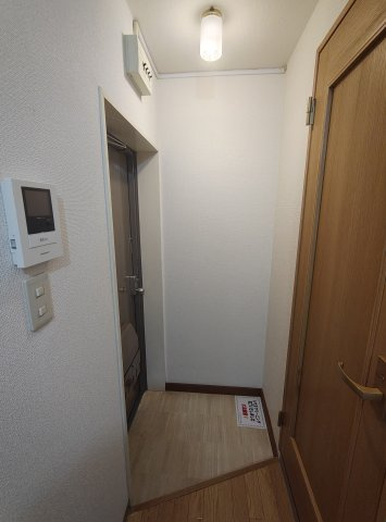 シティライフ稗原の玄関