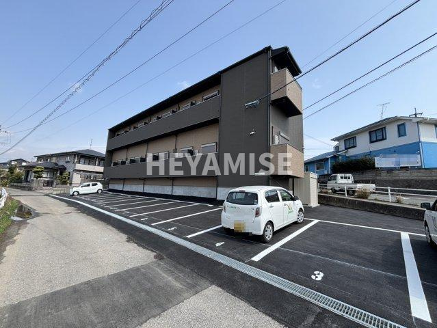 デ・クメール久原の駐車場