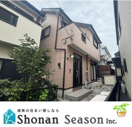 【外観】 | 閑静な住宅街◎長後駅行バス停（上落合）まで徒歩4分の好立地です♪　
玄関から道路まで離れているので、お子様の飛び出し防止になる区画です☆