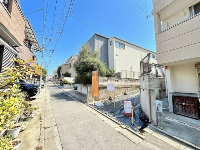 目黒区南1丁目　建築条件無し売地の前面道路含む現地写真|2026.02.20撮影

現地ご見学希望・資料請求などお気軽にお問い合わせ下さい！
03-5990-5201