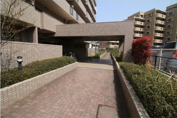 福岡市早良区小田部７丁目の賃貸マンションのエントランス
