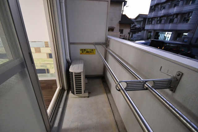 ノースワン庚午のバルコニー|外からの目が気にならないバルコニーで洗濯物が干せます