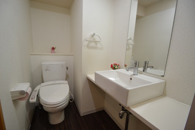 ノースワン庚午の洗面所|脱衣スペースもあります