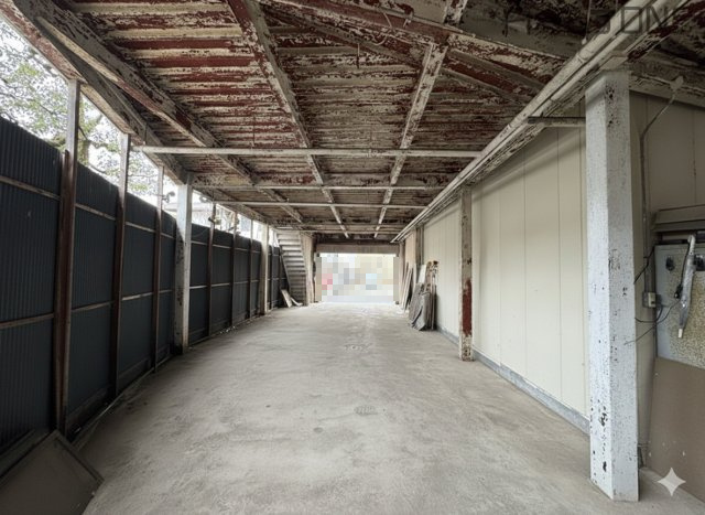 【駐車場】 | たつの市龍野町本町／中古戸建 | 1F車庫
物を減らしたイメージ画像です※現状とは異なります