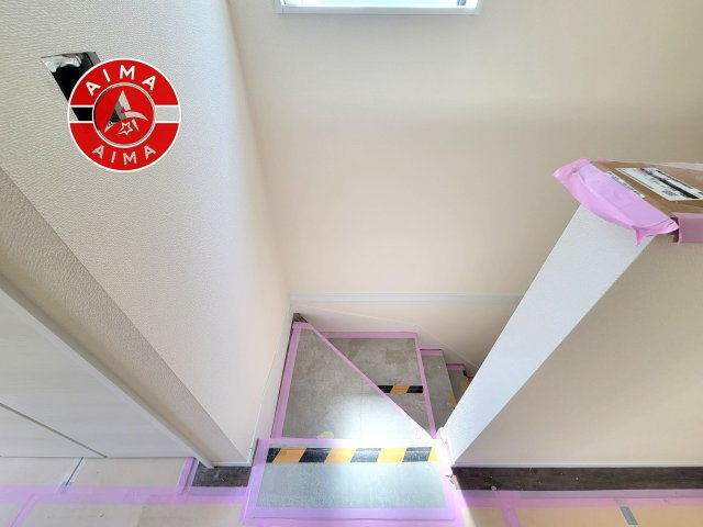 福岡市南区警弥郷1丁目第4-3棟（1号棟）の内観：施工例|＜手すり付階段＞手すりがないと階段の昇り降りで危険なことはもちろん、壁に手をつきながら歩くことで壁紙が汚れやすくなります。すべての方に快適に昇り降りしていただくため、手すりを設置しました。