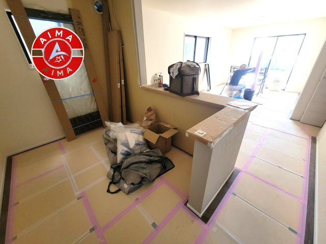 福岡市南区警弥郷1丁目第4-3棟（1号棟）の内観：施工例|ダイニングテーブルへの配膳がラクラク、お料理はかどるカウンター付きシステムキッチン！