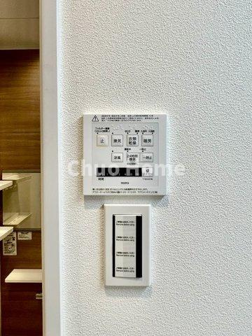 カエサル西尾久の冷暖房・空調設備|【浴室乾燥機】暖房・冷風・換気・乾燥が可能です。毎日を快適に過ごせるうれしい機能が揃っています。雨の日の洗濯物も安心です。