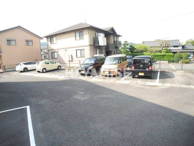 セジュールたさきB棟の駐車場