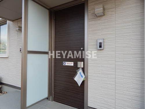 マルヨシコート大村の玄関