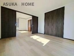 保土ケ谷区上星川戸建の洋室|落ち着いた色合いの室内は、寝室に最適ですね。