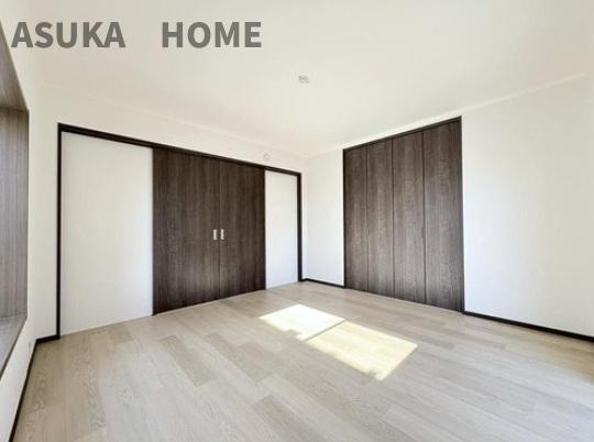 保土ケ谷区上星川戸建の洋室|感性を育むプライベートルームはシンプルでスマートな空間ですね。