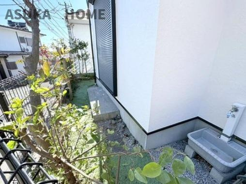 保土ケ谷区上星川戸建のその他|家庭菜園など楽しめるスペースがあり、水やりや車の洗車などに使える外水道があり便利ですね。