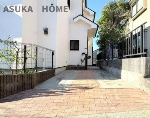 保土ケ谷区上星川戸建のその他|お車から玄関までお荷物がスムーズに運べます。