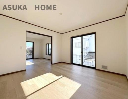 保土ケ谷区上星川戸建の洋室|クローゼットもしっかり収納ができるのでお部屋も広く使えます。