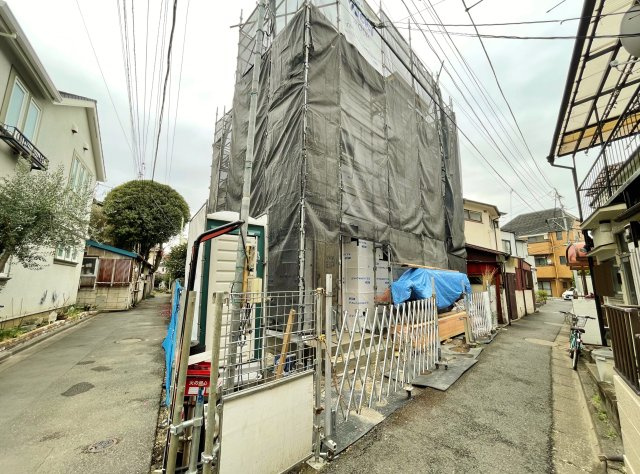 北区栄町 限定1棟の前面道路含む現地写真|利便施設が近く生活しやすい住環境
―大型商業施設コーナンが徒歩2分―
【イトーピアホーム施工の家】