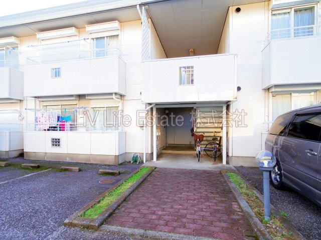 小平市花小金井７丁目のアパートのエントランス