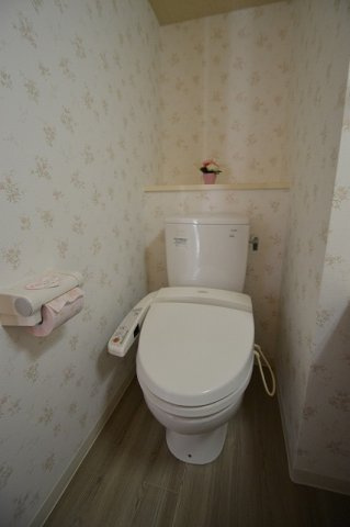 広島市西区庚午北１丁目の賃貸マンションのトイレ|落ち着いた色調のトイレです