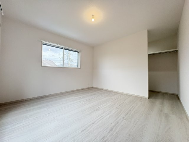 宇治市伊勢田町砂田戸建の洋室