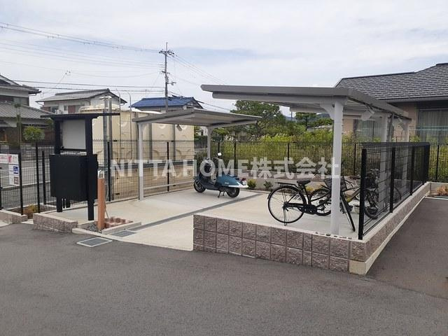 ゴールド・ヒルズのその他共用部分|屋根付きの駐輪場がついています＊