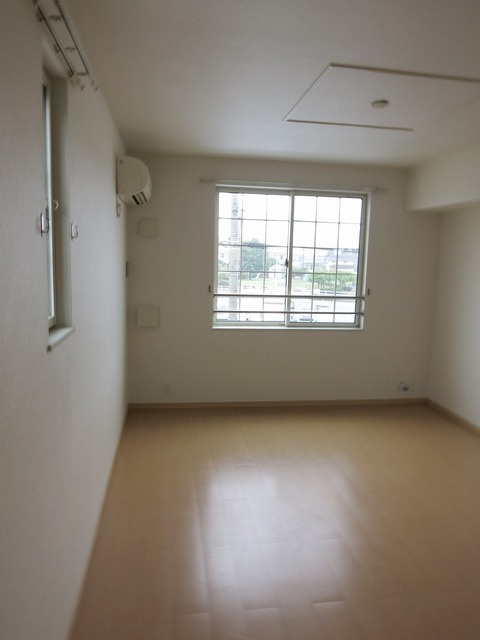 ルーチェ・デル・ソーレの居間・リビング