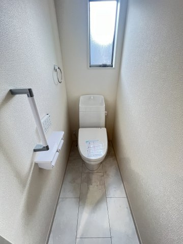 大和高田市西坊城第9期のトイレ|温水洗浄便座付きトイレ