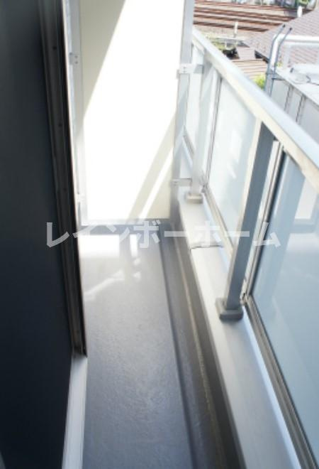 仲介手数料（賃料の1.10ヵ月）の50％OFF対象物件！のバルコニー|外からの目が気にならないバルコニーで洗濯物が干せます