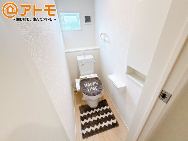 【トイレ】 | 田方郡函南町柏谷　新築一戸建て　1号棟 | 窓があり換気もすぐにできる、清潔感のあるトイレです♪