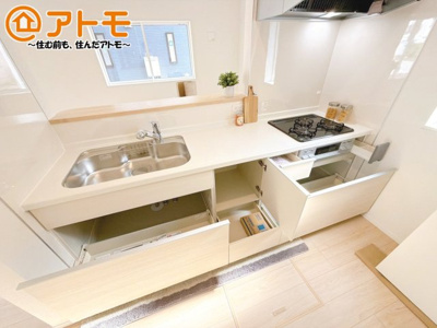 【キッチン】 | 田方郡函南町柏谷　新築一戸建て　3号棟 | リビングで遊ぶお子様にも目が届く、安心感で選ぶなら対面キッチン♪