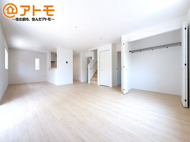 【居間・リビング】 | 田方郡函南町柏谷　新築一戸建て　3号棟 | 家族団らんのイメージは、リビングを思い浮かべませんか？リビングこそ広々とした空間が良いですね♪
