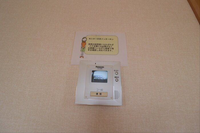 Brezzaのセキュリティ|来訪者の顔が見えるモニター付きインターホン