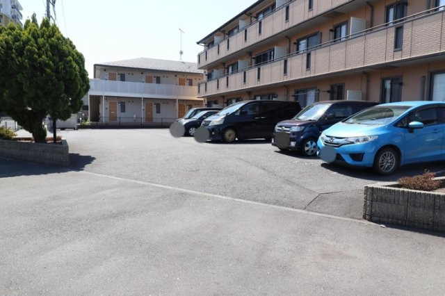 Brezzaの駐車場|駐車場1台付無料