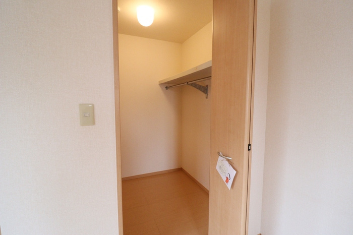 Brezzaの収納|ウォークインクローゼット