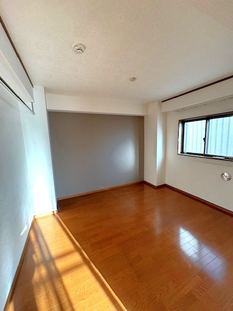 明るい洋室です。