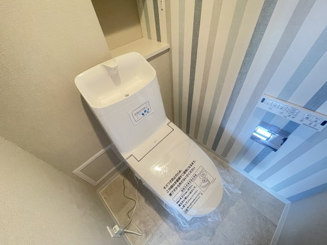 宇治市六地蔵徳永29-4のトイレ|温水洗浄便座につき、快適にお使いいただけます◎