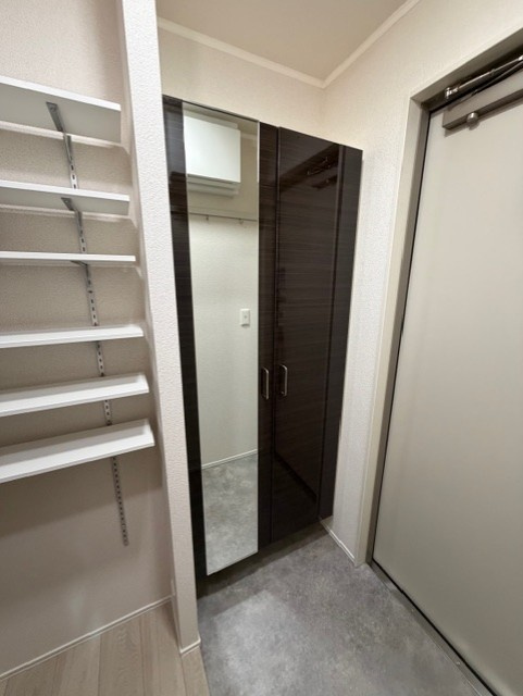 ＣＬＡＩＲＥ　　ＭＵＳＡＳＨＩの収納|姿見付のシューズボックス