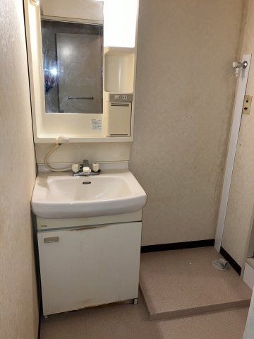 山科音羽マンションA棟の独立洗面台|洗面スペース